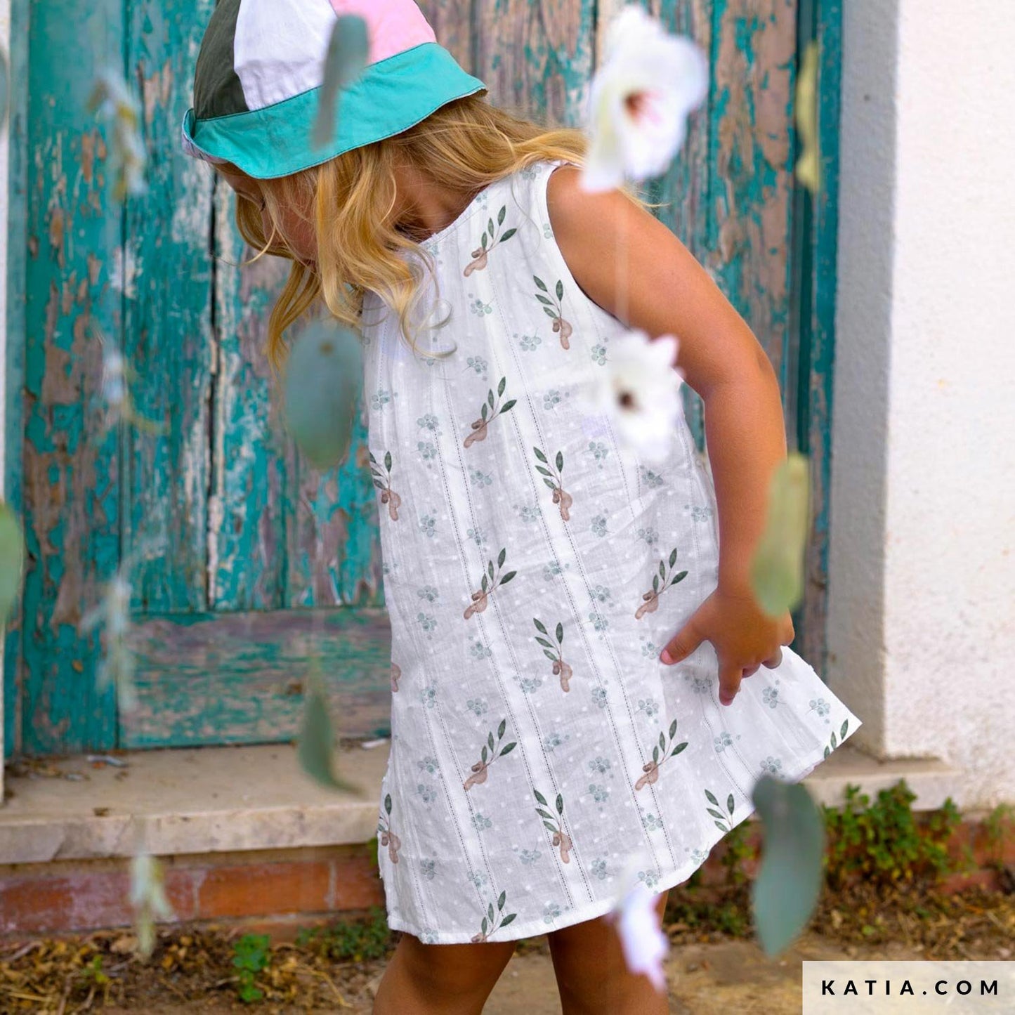 38" Remnant - Plumeti Vintage Print - Flying Platypus - Cotton
