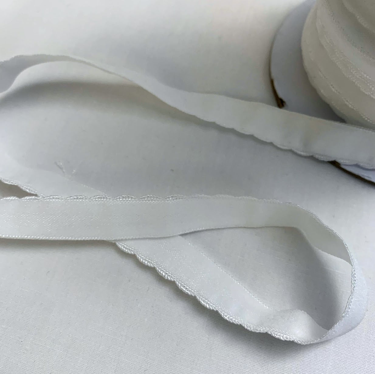 1/2" (12mm) Pre-Folded Scalloped Matte White Elastic