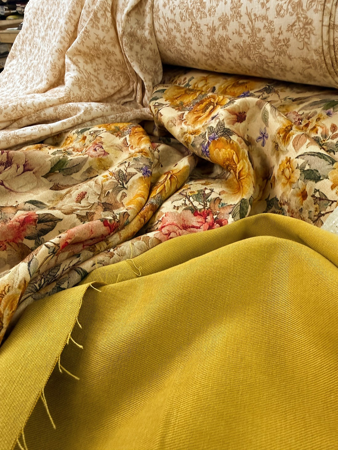 Rayon Linen Rivera Slub - Golden Florals